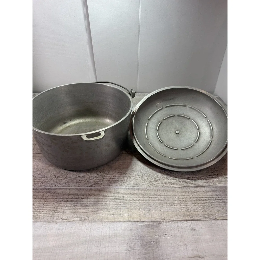 Vintage Majestic Cook Ware 6 Qt Dutch Oven Stock Pot w/ Bail Handle and Lid